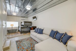 3 bedrooms, travel cot, Internet, bed sheets - 2 Mi to Beach + Fishing Pier: Gulf Coast Retreat (Port O'Connor)