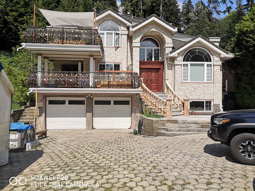 North Vancouver 3 bedroom unit