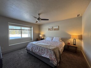 3 bedrooms, iron/ironing board, WiFi, bed sheets - Great family house with garage (McCall)