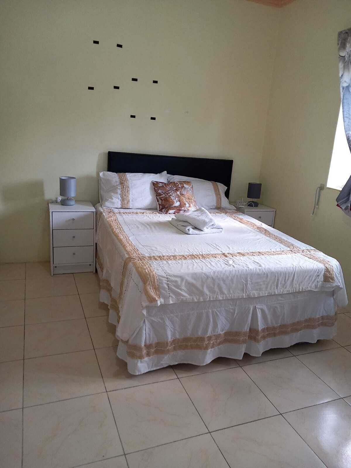 5 slaapkamers, een strijkplank/strijkijzer, wifi, beddengoed