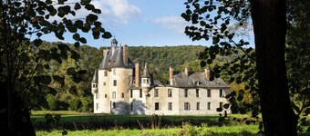 Logempré janitor's lodge & padel court