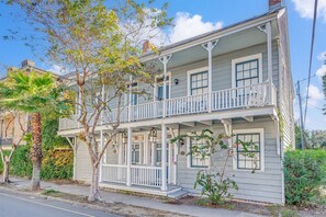 Exterior - Gather with loved ones in Historic Savannah (Savannah)