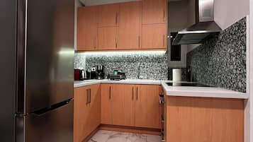 Apartment, City View | Private kitchen | Espresso maker, coffee/tea maker, electric kettle
