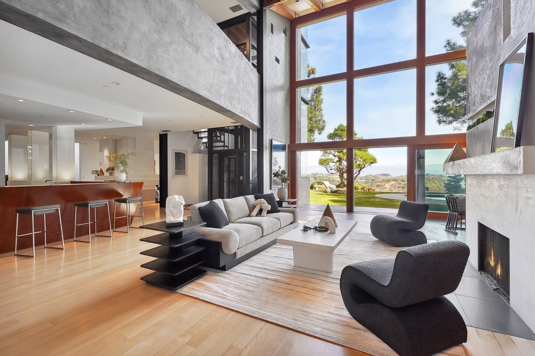 Modern 6 BR Villa, with View and pool in Los Angeles