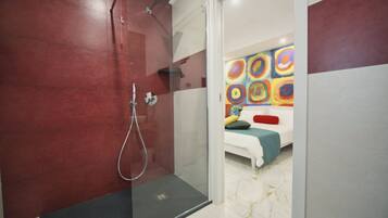 Doccia, asciugacapelli, bidet, asciugamani