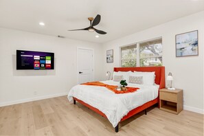 4 bedrooms, desk, iron/ironing board, travel crib