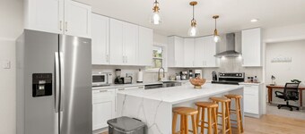 Luxury Newly Renovated Home w/Private Pool+Fire Pit+BBQ Near Downtown&Airport