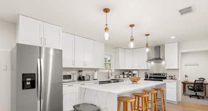 Luxury Newly Renovated Home w/Private Pool+Fire Pit+BBQ Near Downtown&Airport