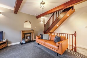 Classic House | Living area - Sleek 2B/1B Retreat in Lindley, Huddersfield (Huddersfield)