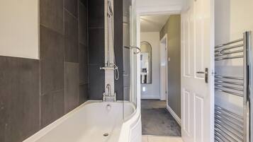 Classic House | Bathroom