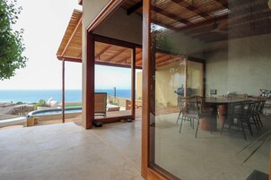 Luxury House, Beach View | Dining room