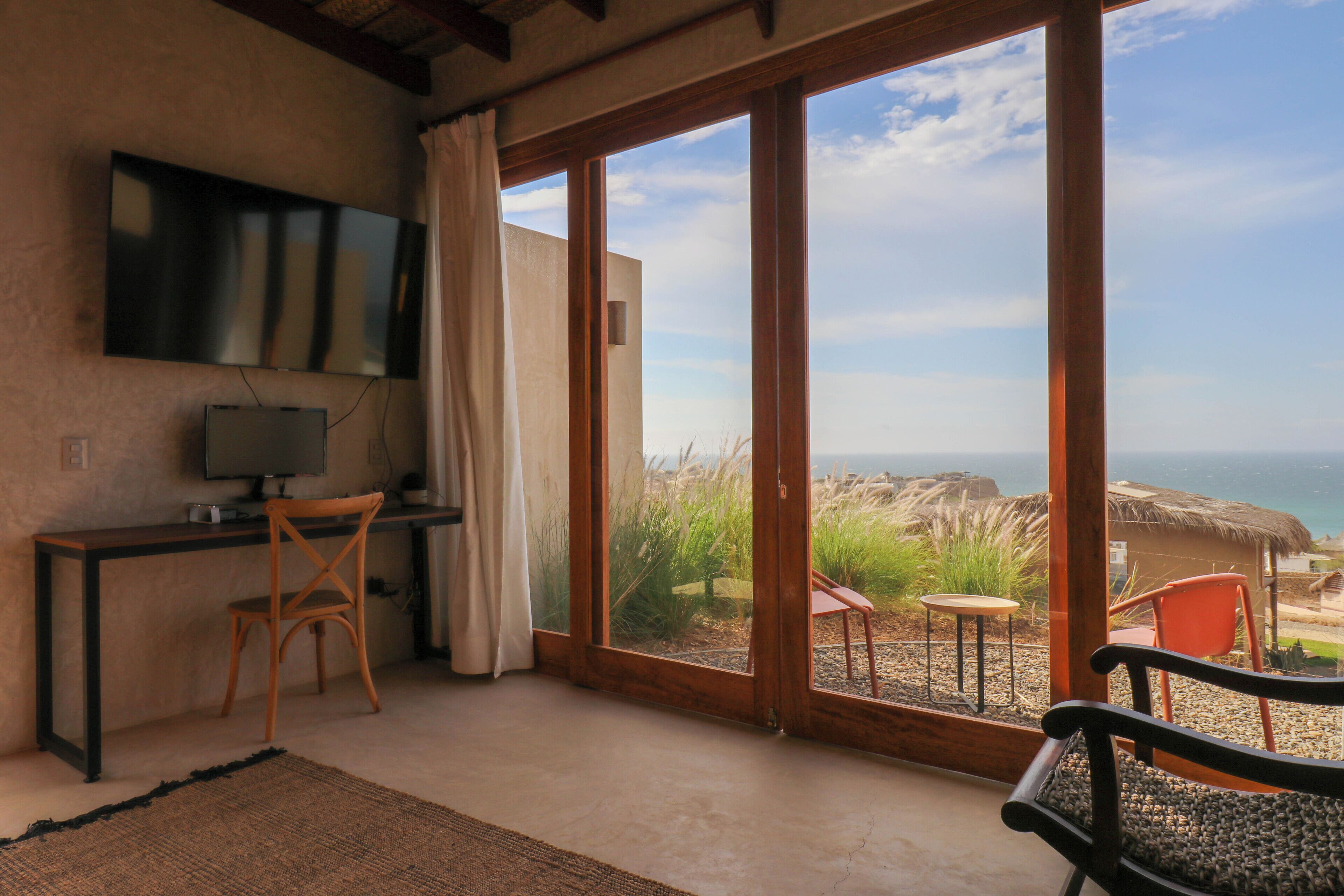 4 habitaciones y tabla de planchar con plancha 