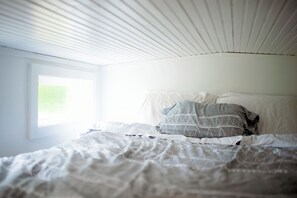 1 bedroom, desk, free WiFi, bed sheets