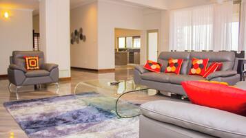 Comfort Apartment, Balcony, City View | Living area