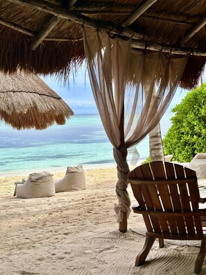 Solsenger og strandhåndklær