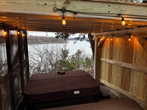 Spa - Charming Cottage-Romantic-Table Rock Lake Views-Silver Dollar City-Hot Tub-WiFi (Shell Knob)