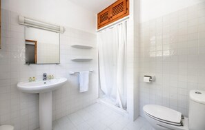 Shower, hair dryer - Cozy home in Sant Antoni de Portman (Sant Antoni de Portman)