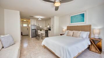 1 habitación, tabla de planchar con plancha y cuna de viaje