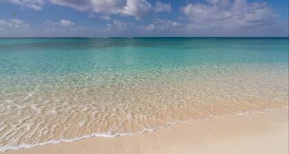 Cozy Studio Steps from the Beach