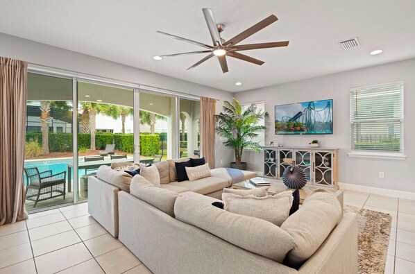 Smart TV, video games, ping pong - Ohana Dream 6 bedrooms, 5 bathroom, private pool, 10 mins from Disney! (Kissimmee)