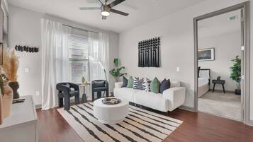 2 bedrooms, desk