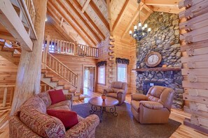 Interior - Treehouse Lodge: Luxury Log Cabin Retreat in Hocking Hills (Laurelville)