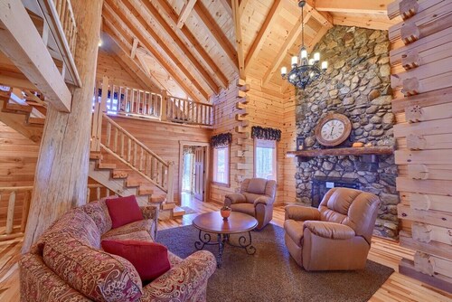 Treehouse Lodge: Luxury Log Cabin Retreat in Hocking Hills