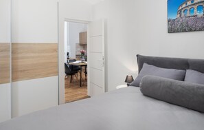 1 bedroom, travel cot, free WiFi, bed sheets