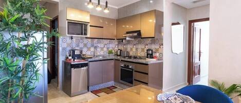 Fridge, microwave, oven, stovetop