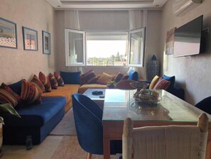 Smart-TV, Bücher, Drucker