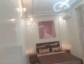 3 habitaciones, tabla de planchar con plancha, cuna de viaje y wifi