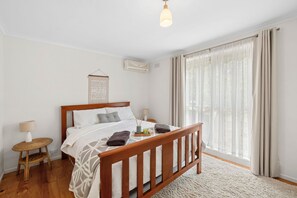 3 bedrooms, bed sheets