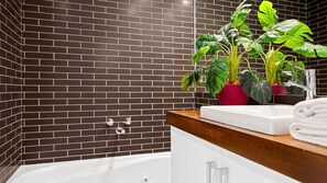 Shower - Bay View Motel - California Beach (Lorne)