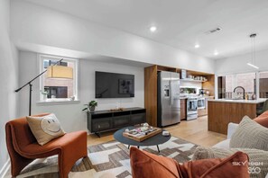 TV, offices - The Momentary at Mulberry Ct (Bentonville)