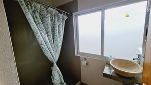 Basic Room | Bathroom - HOSTAL DEL ELEFANTE  (Tepoztlán)