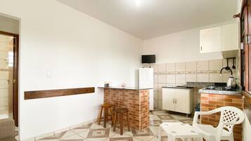 Fridge, cookware/dishes/utensils