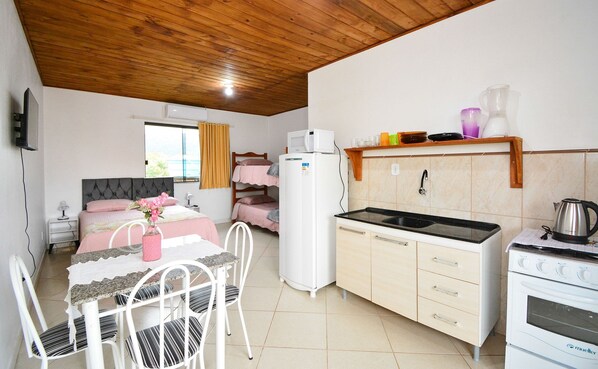 Kühlschrank, Mikrowelle, Ofen, Toaster