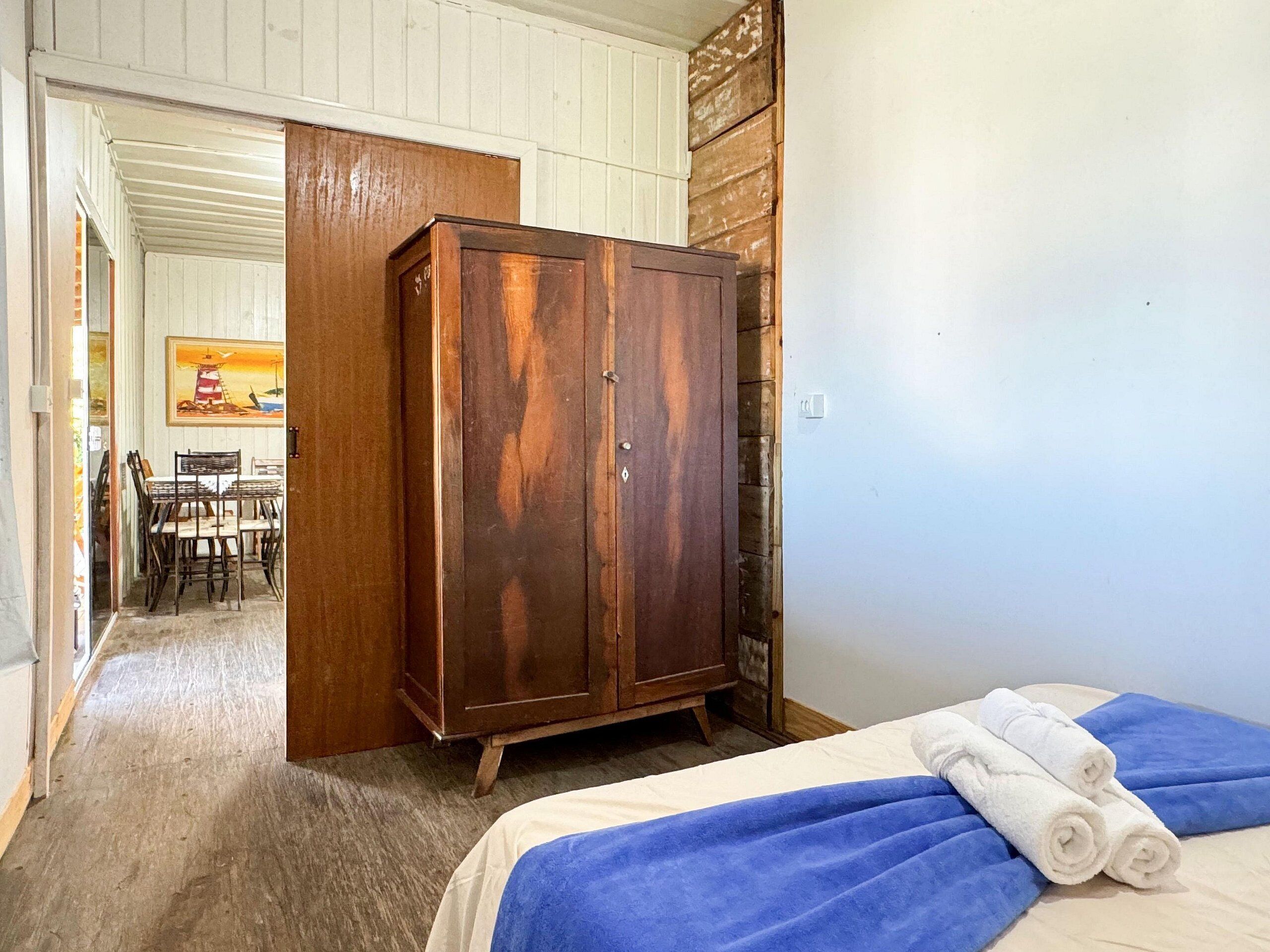 2 bedrooms, iron/ironing board, Internet, bed sheets