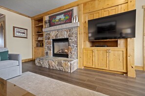 TV, fireplace - NEW! Penthouse 708 - 3 Bed/3 Bath - Steamboat Grand (Steamboat Springs)