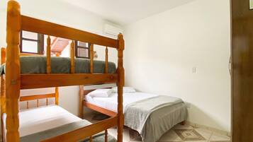 3 habitaciones, tabla de planchar con plancha y internet