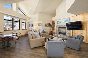 TV, fireplace - NEW! Penthouse 705 - 5 Bedroom/4 1/2 Bathroom - Steamboat Grand (Steamboat Springs)