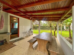 Outdoor dining - Casa Recanto da Armação - SDI001 (Florianópolis)