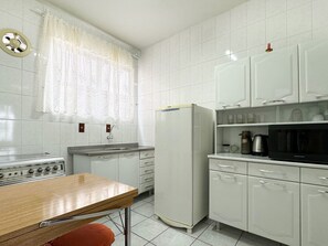 Fridge, oven, cookware/dishes/utensils