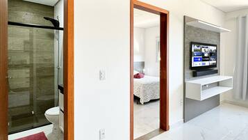 2 quartos, ferros/tábuas de passar roupa, acesso à internet