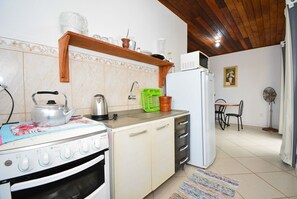 Refrigerador, microondas, horno y tostadora 