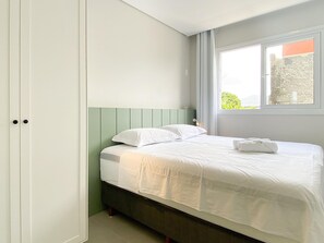 2 soverom, strykejern/-brett, internettilgang og sengetøy