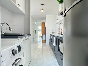 Fridge, microwave, oven, coffee/tea maker - Brisa de Palmas - Res. Maria Eduarda - GCR003 (Governador Celso Ramos)