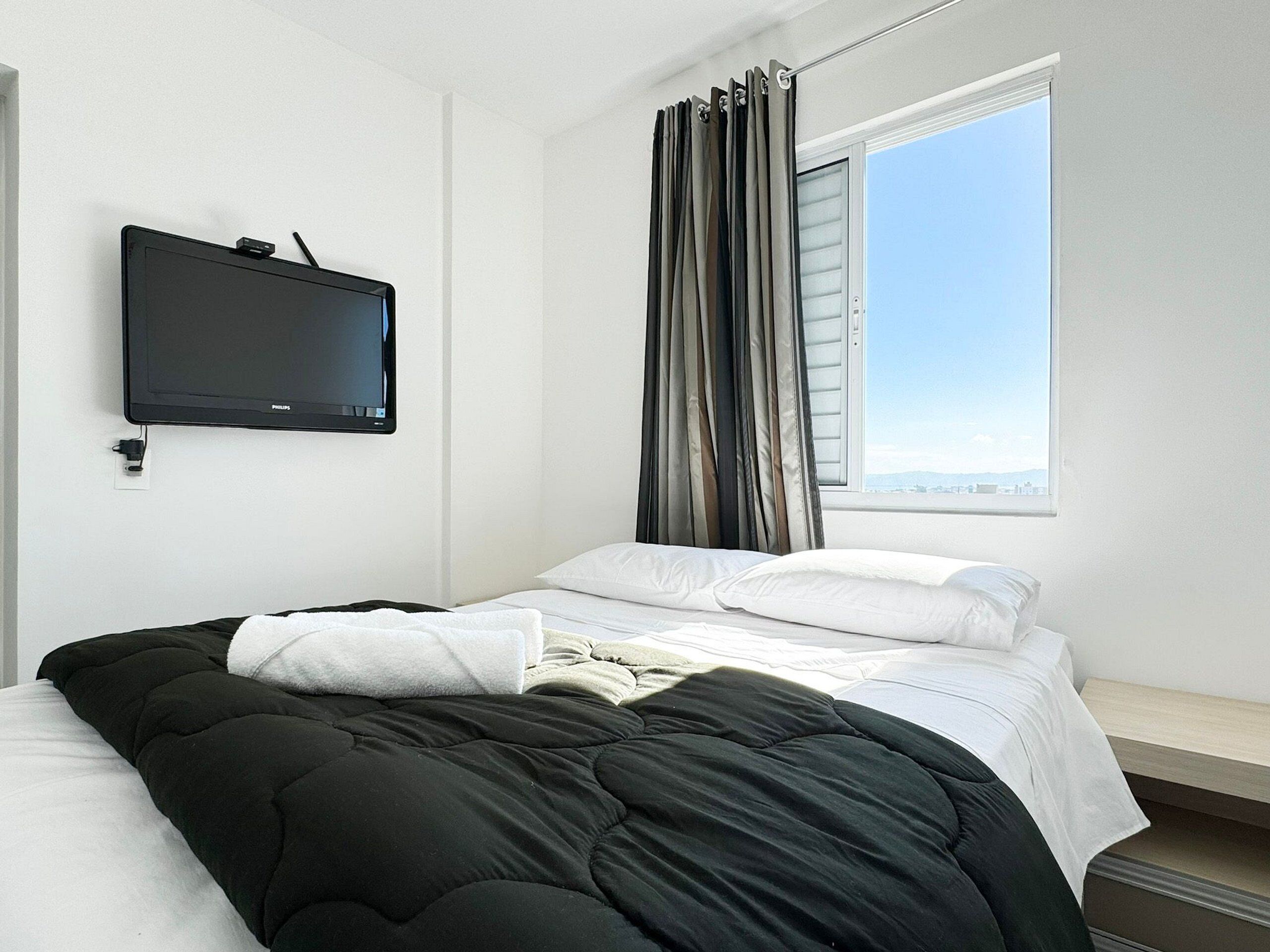 3 habitaciones, tabla de planchar con plancha y internet 