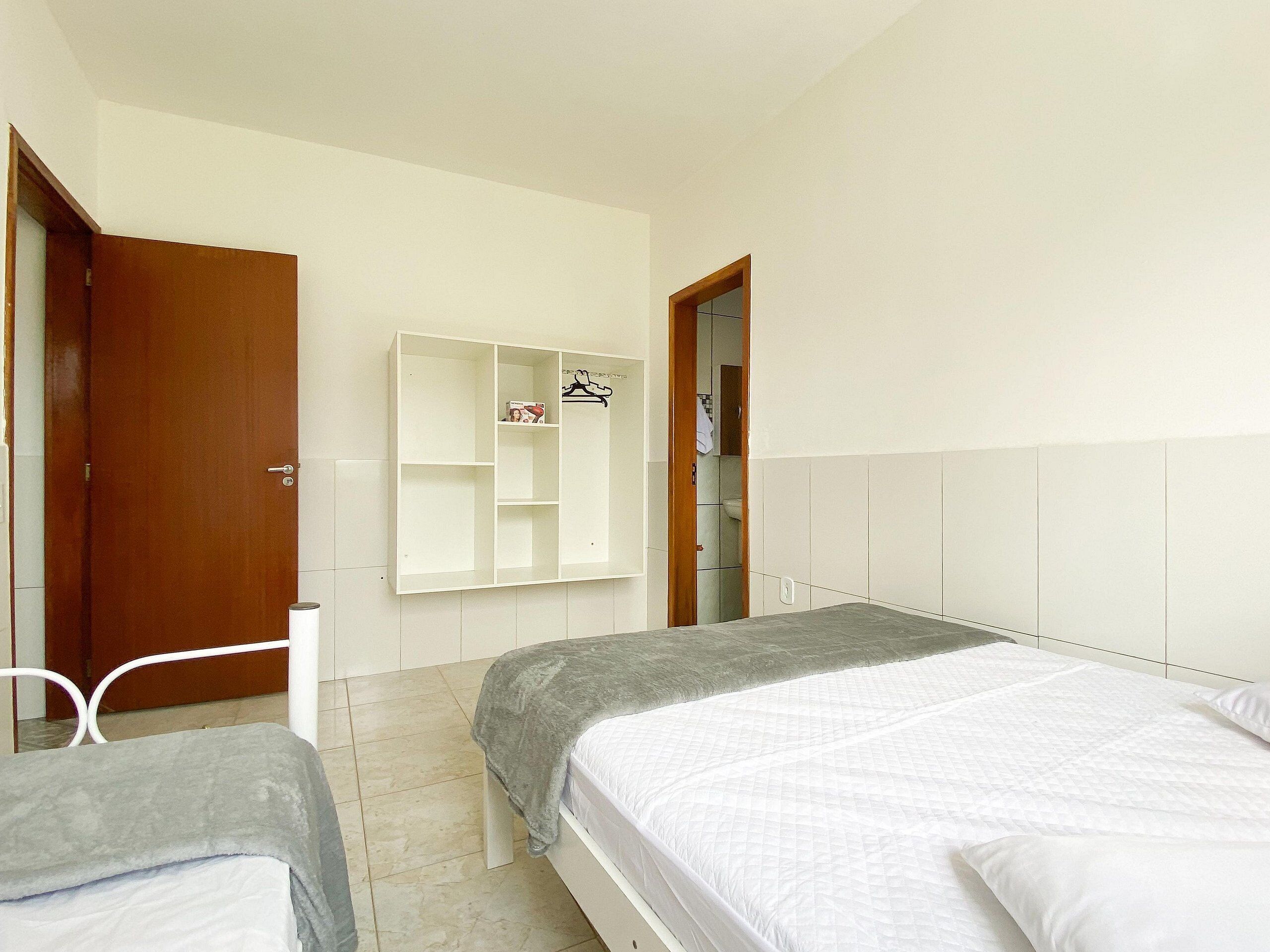 3 bedrooms, iron/ironing board, internet