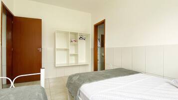 3 bedrooms, iron/ironing board, internet